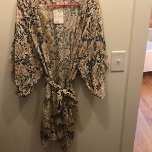 Spell look alike short kimono